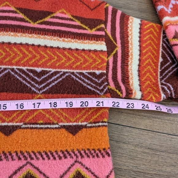 Forever 21 Boohoo Aztec Print sweater size M - Picture 7 of 8